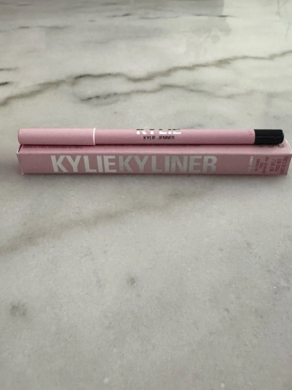 Kylie Cosmetics Kyliner gel eyeliner pencil shade 002 grey matte